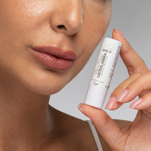 Carica l'immagine nel visualizzatore di Gallery, Lucidalabbra